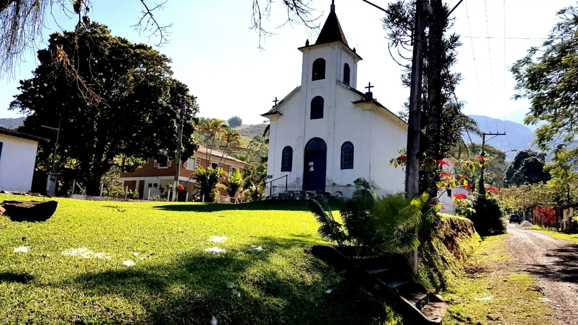 Capelinha histórica a 100 metros da Casa Capelinha em Resende