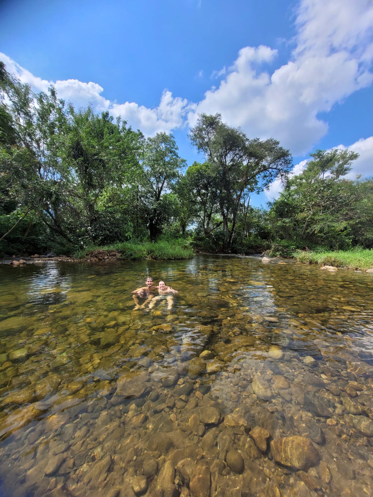 Rio Pirapitinga a poucos minutos da Casa Capelinha