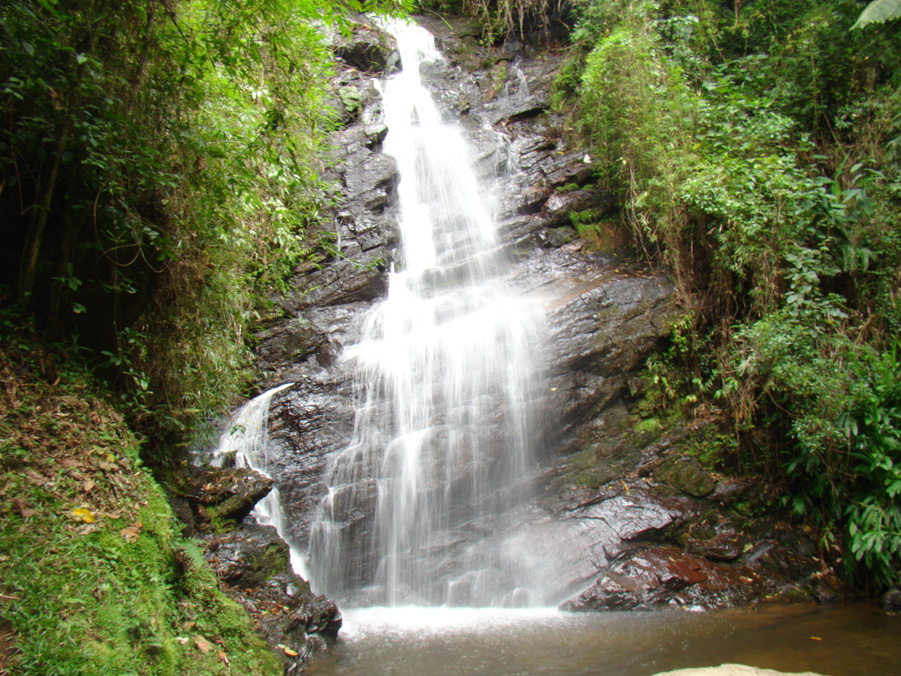 Cachoeira Véu da Noiva em Visconde de Mauá perto da Casa Capelinha